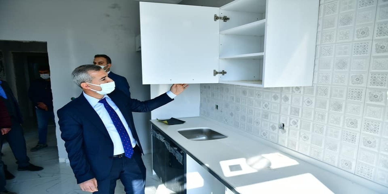 Çınar, Yeşil Topsöğüt Konutlarının Örnek Dairesini İnceledi