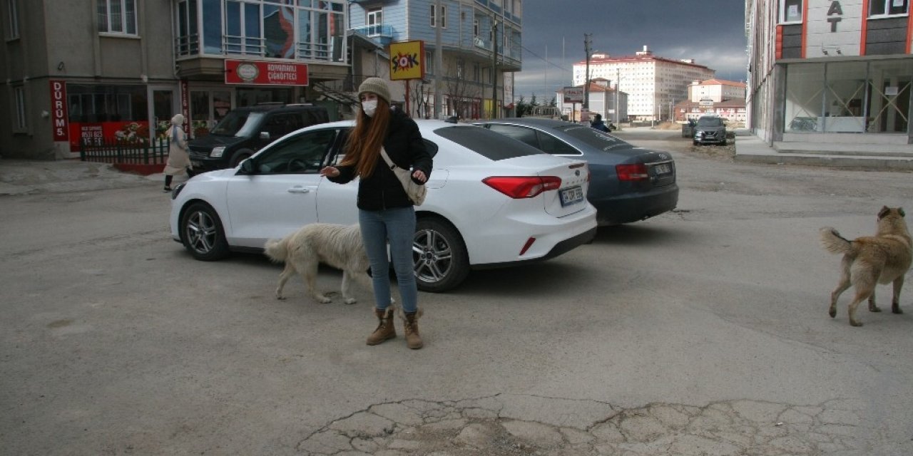 Ağlayarak Video Çekip Sosyal Medyadan Paylaşan O Genç Kız Konuştu