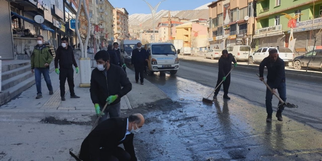 Hakkari’de Kısıtlama Sessizliğinde Temizlik Seferberliği