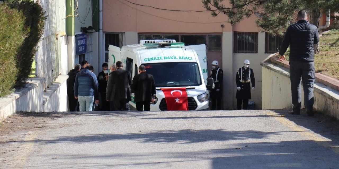 Acılı Ailelerin Adli Tıp Önündeki Acı Bekleyişi Sürüyor
