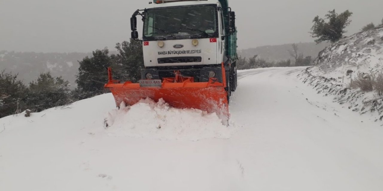Manisa’da Kar Nedeniyle Kapanan Yollar Açıldı