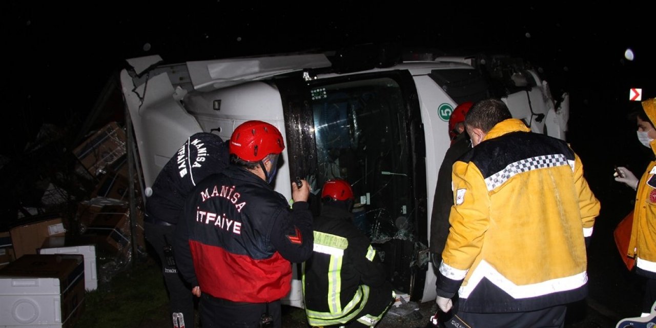 Yan Yatan Tırın Sürücüsü Yaralandı