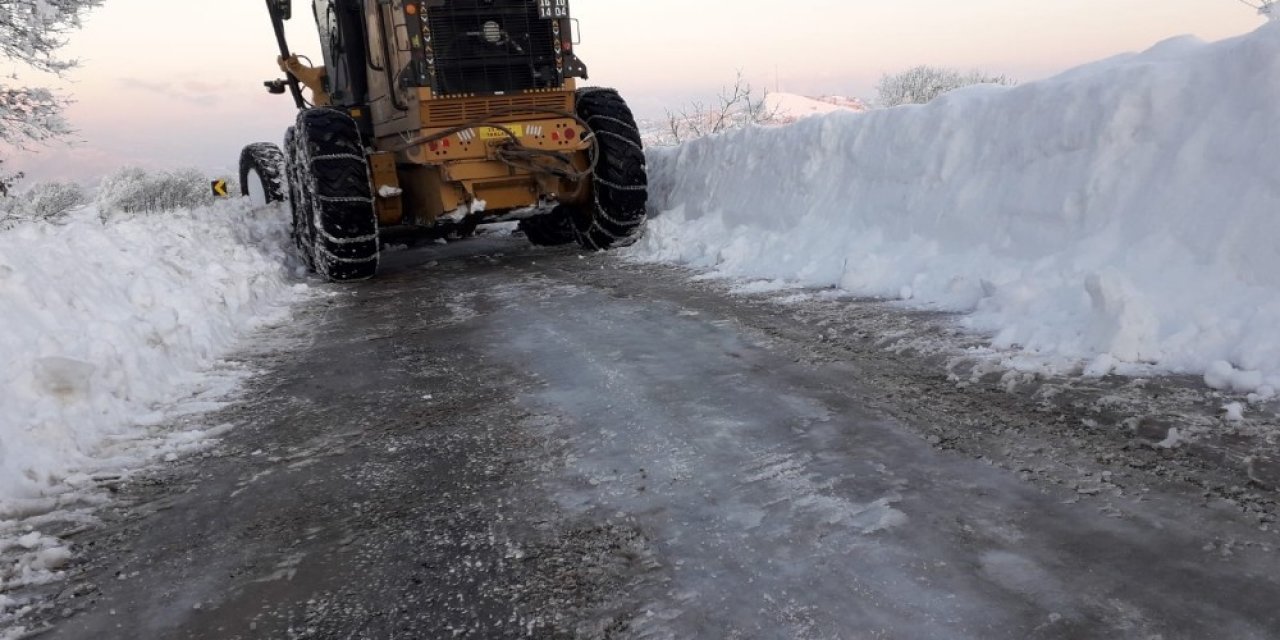 Yenişehir Belediyesi Kapanan Yolları Açmak İçin Sahada