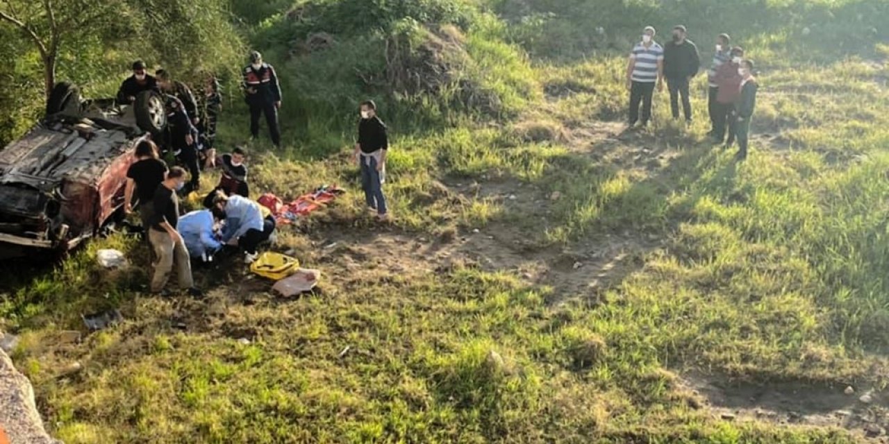 Mersin’de Otomobil 12 Metrelik Uçuruma Yuvarlandı: 2 Yaralı