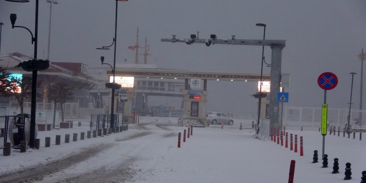 Çanakkale Boğazı 23 Saat Sonra Gemi Trafiğine Açıldı