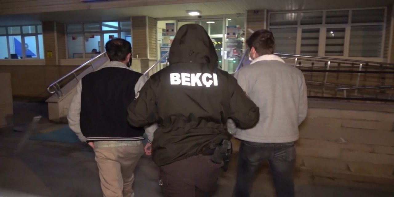 "dur" İhtarına Uymayan 2 Kişi, Polisten Kaçamadı: 3 Bin 150’şer Lira Ceza Yedi