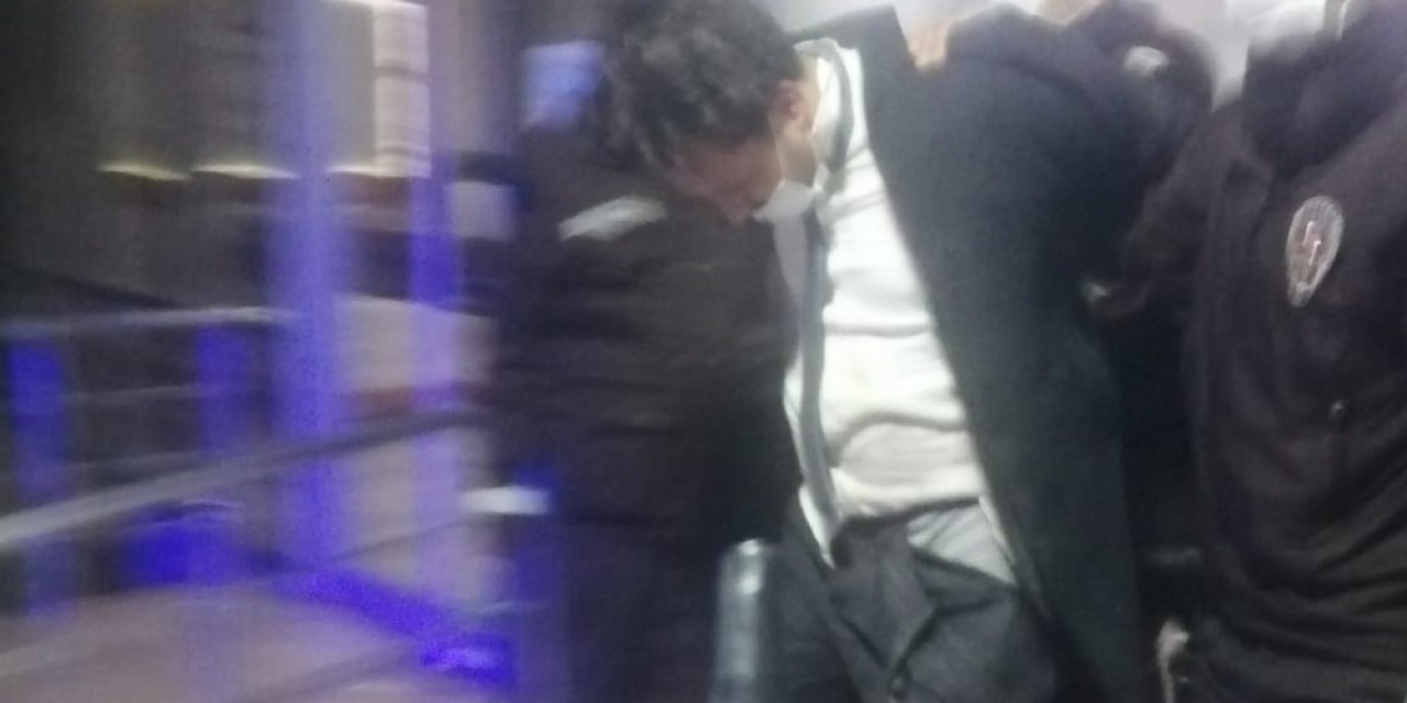 Polisten Kaçıp Aracı İle Belediye Binasına Daldı, Havalandırma Boşluğunda Yakalandı