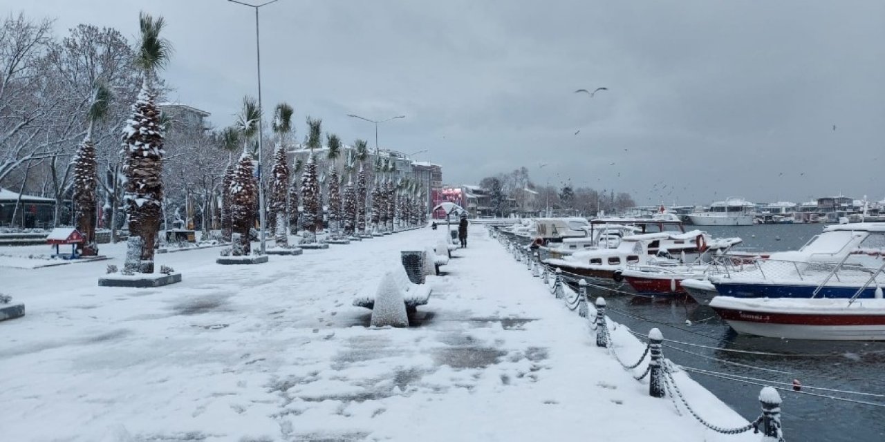Silivri’de Kar Etkili Oluyor