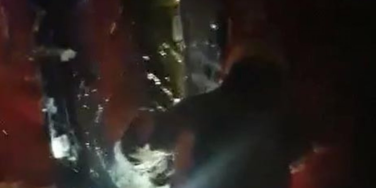 Karda Tır Şarampole Devrildi: 1 Yaralı