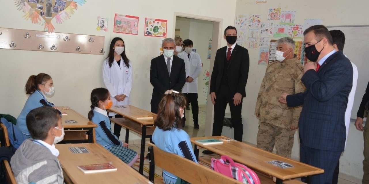 Hakkari’de Yüz Yüze Eğitim Başladı