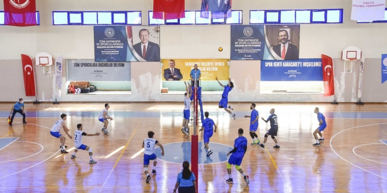 Karacabey Belediyespor Voleybol Takımı Şampiyonluk Yolunda Tam Gaz