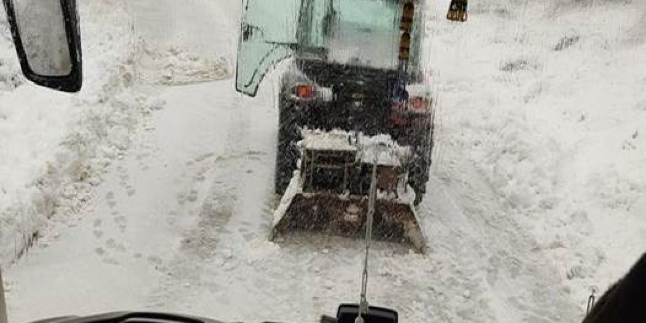 Karda Kayan Yolcu Otobüsü Yoldan Çıktı