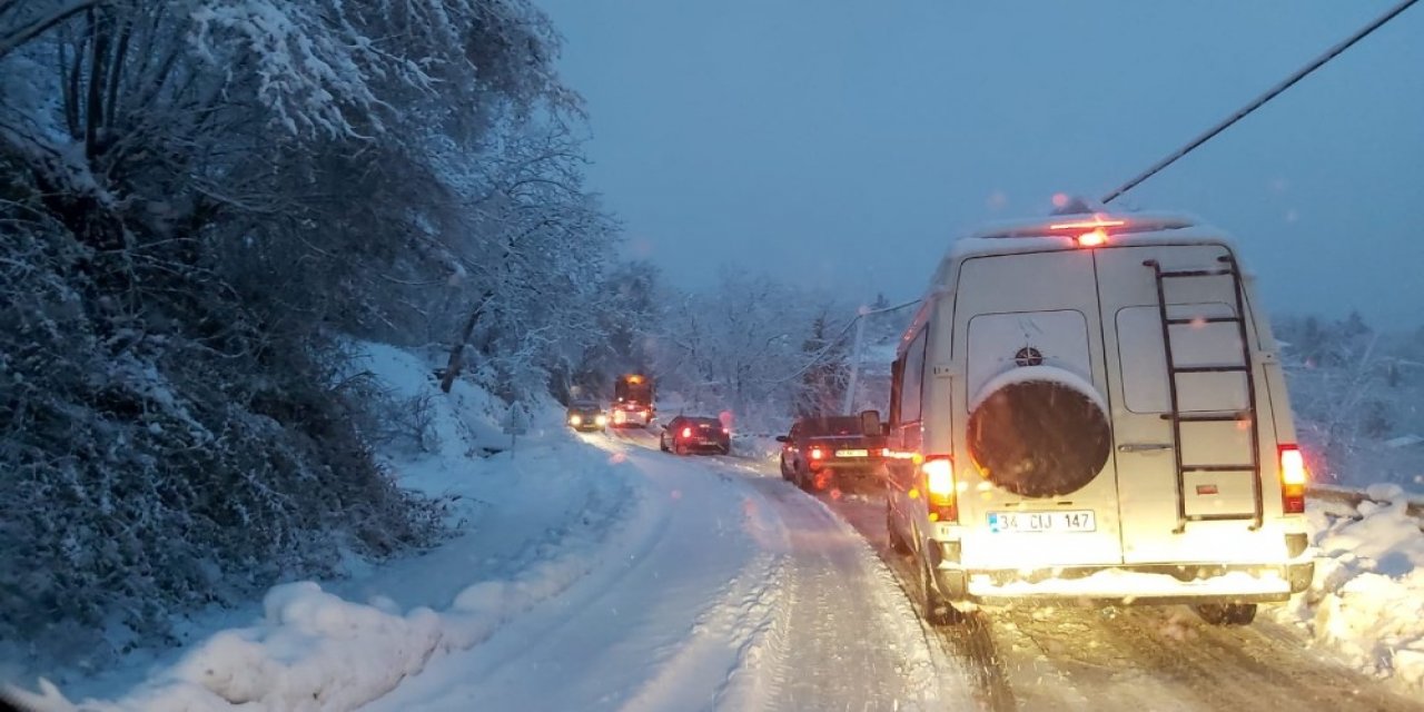 Kastamonu-bartın Karayolu Kar Yağışı Nedeniyle Ulaşıma Kapandı