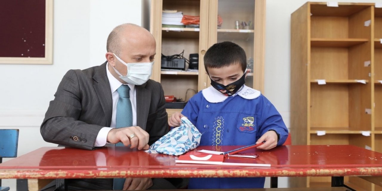 Vali Varol Yüz Yüze Eğitimin İlk Gününde Öğrencilerle Bir Araya Geldi