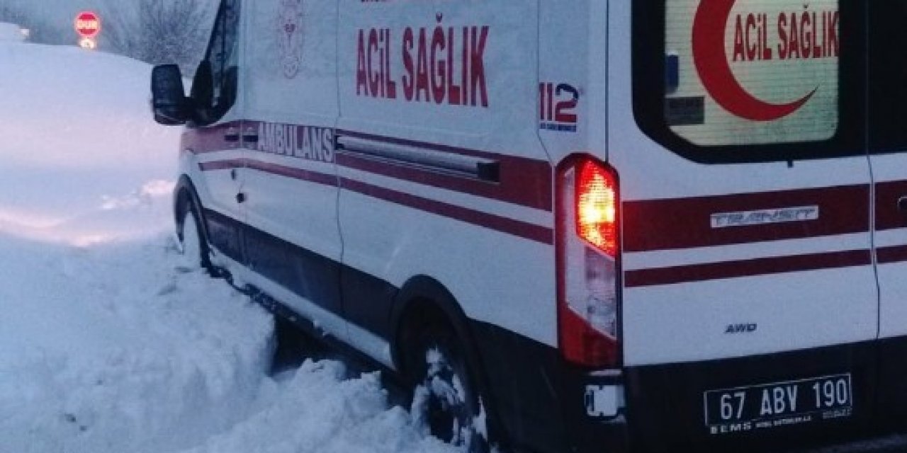 Yoğun Kar Yağışı Yüzünden Hamile Kadın Köyünde Mahsur Kaldı