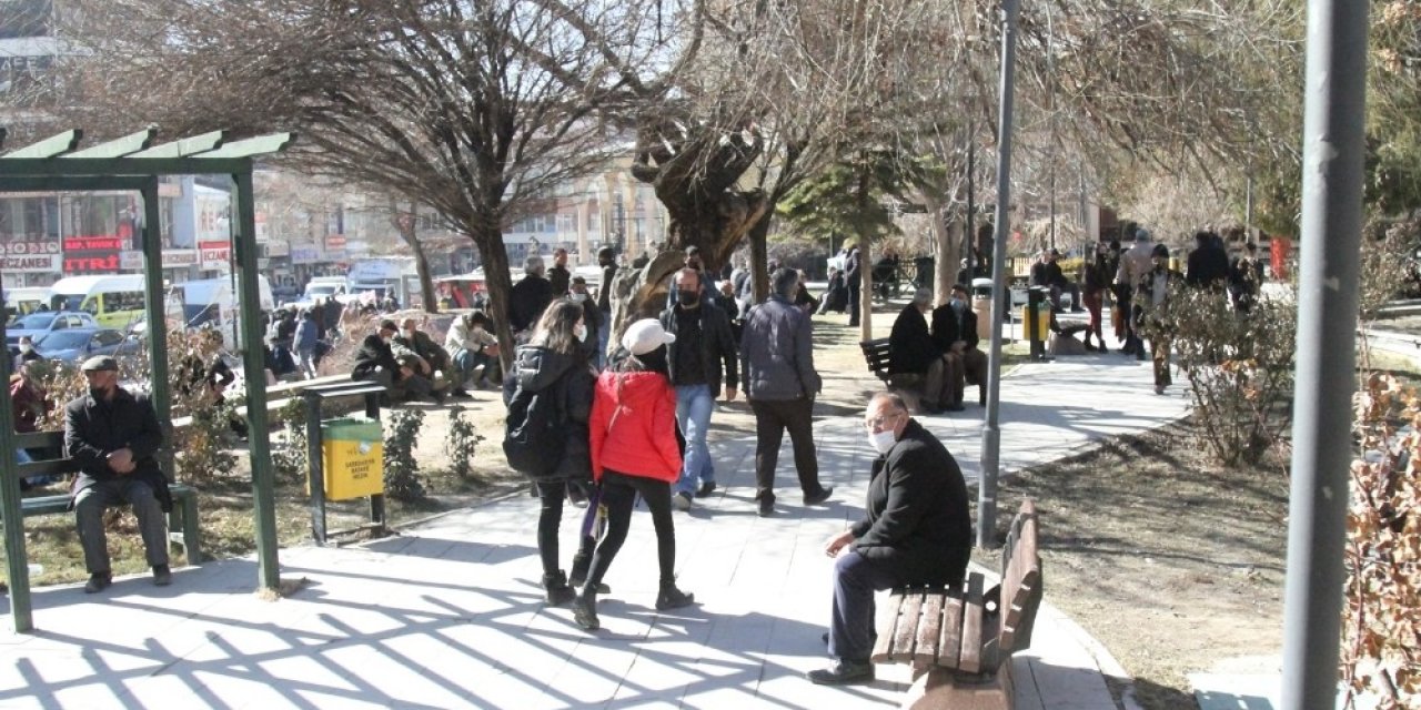 Batıda Kış, Doğuda Bahar Havası