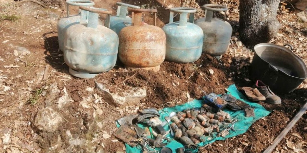 Bitlis’te Teröristlere Ait 5 Mağara İle Mühimmat Ve Yaşam Malzemesi Ele Geçirildi