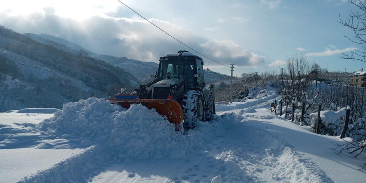 Düzce’de 11 Köy Yolunu Açmak İçin Çalışmalar Sürüyor