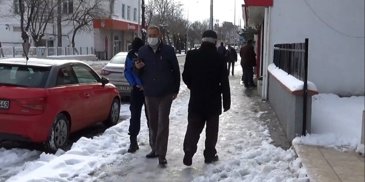 Kaldırımlar Buz Pisti