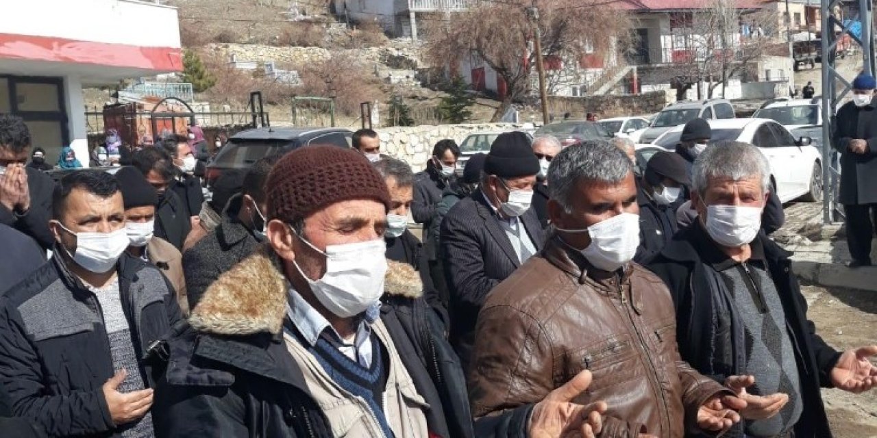 Sevgililer Günü’nde Öldürülen Kadın Toprağa Verildi