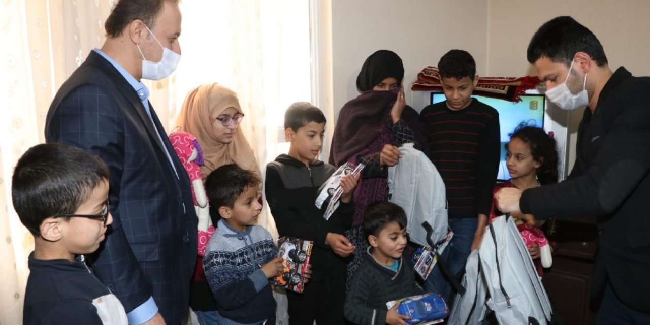 Şanlıurfa Valisi Yetimlerin Yüzünü Güldürdü