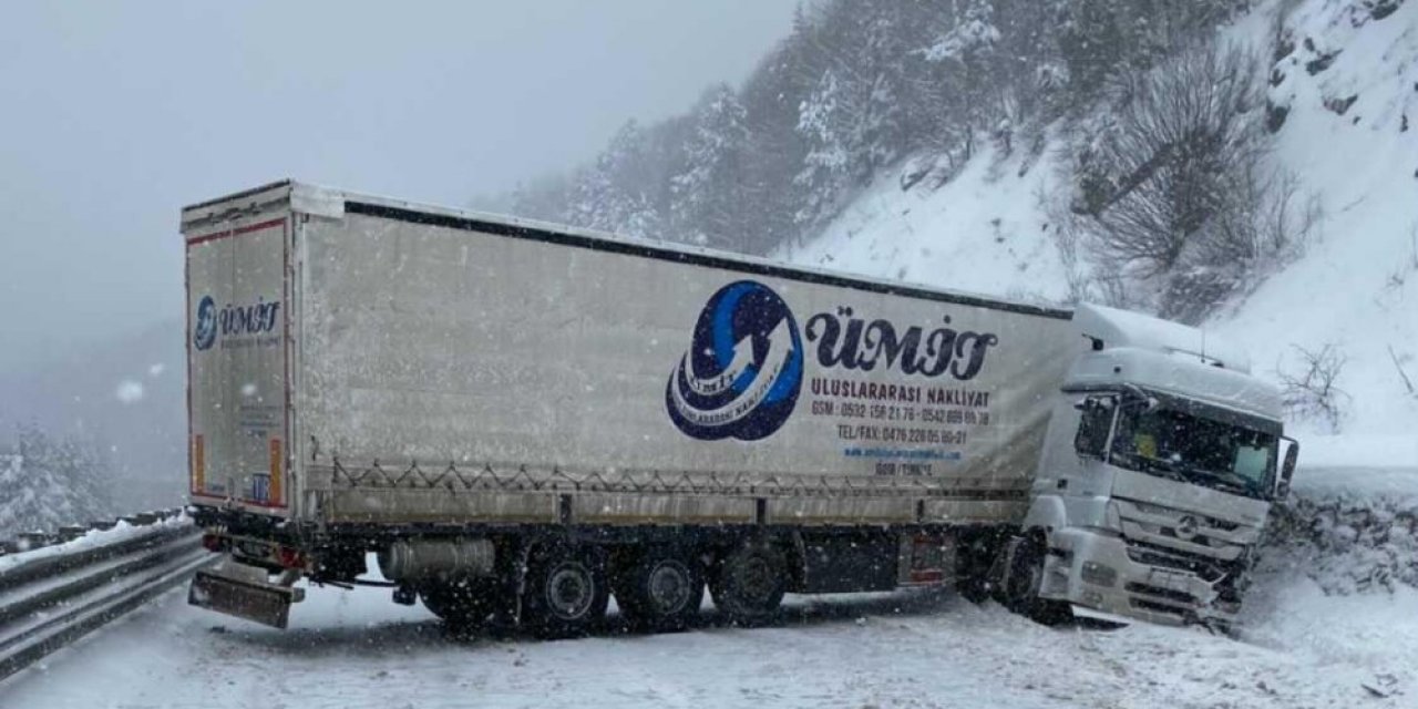 Bursa’da Tır Kazası Ankara Yolunu Trafiğe Kapattı
