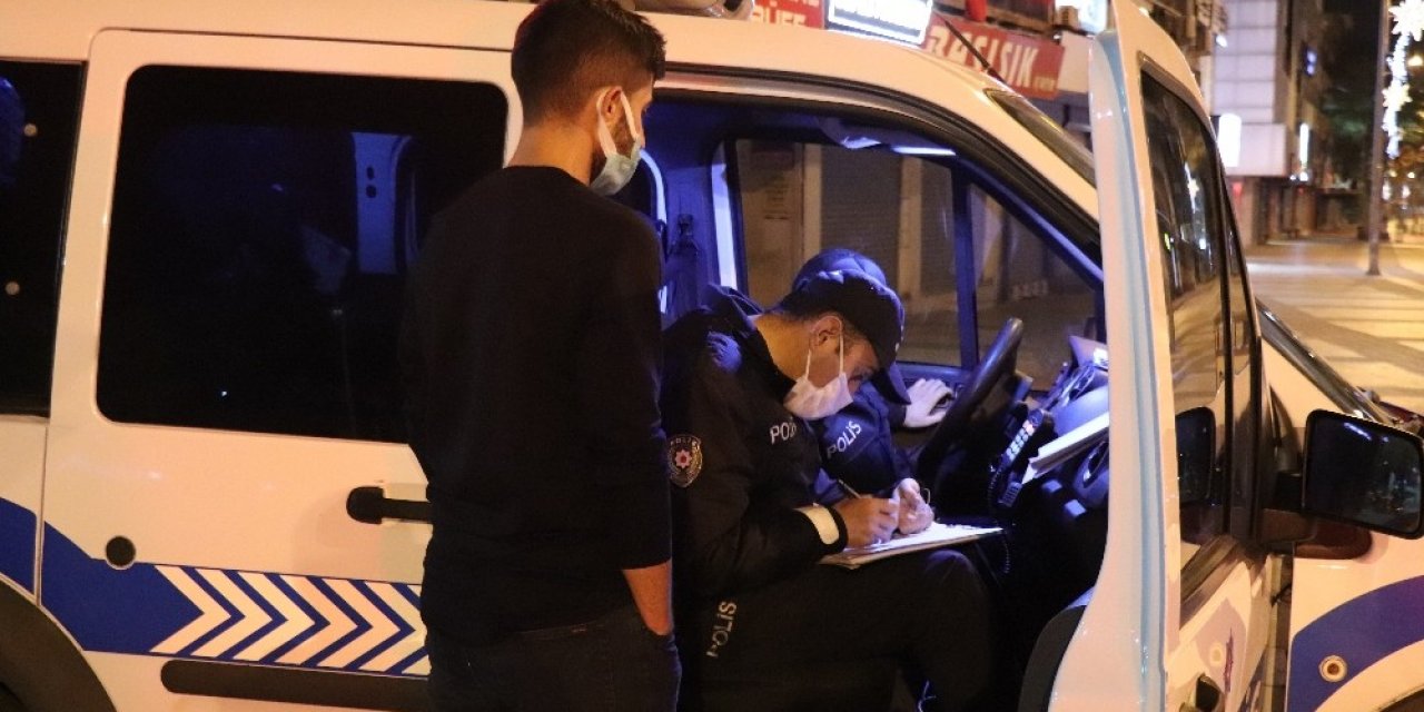 Sokağa Çıkma Kısıtlamasına Uymayan 222 Kişiye 204 Bin 300 Tl Cezai İşlem Uygulandı