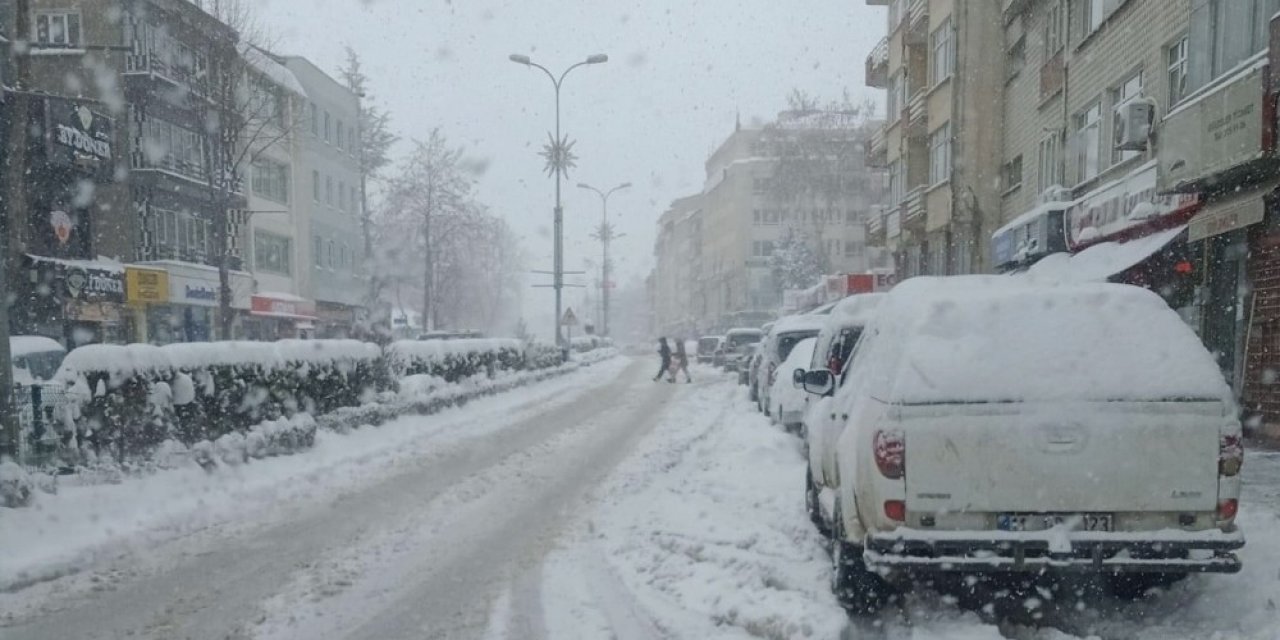 Bozüyük’ün Yüksek Kesimlerde Kar Kalınlığı Yarım Metreyi Geçti