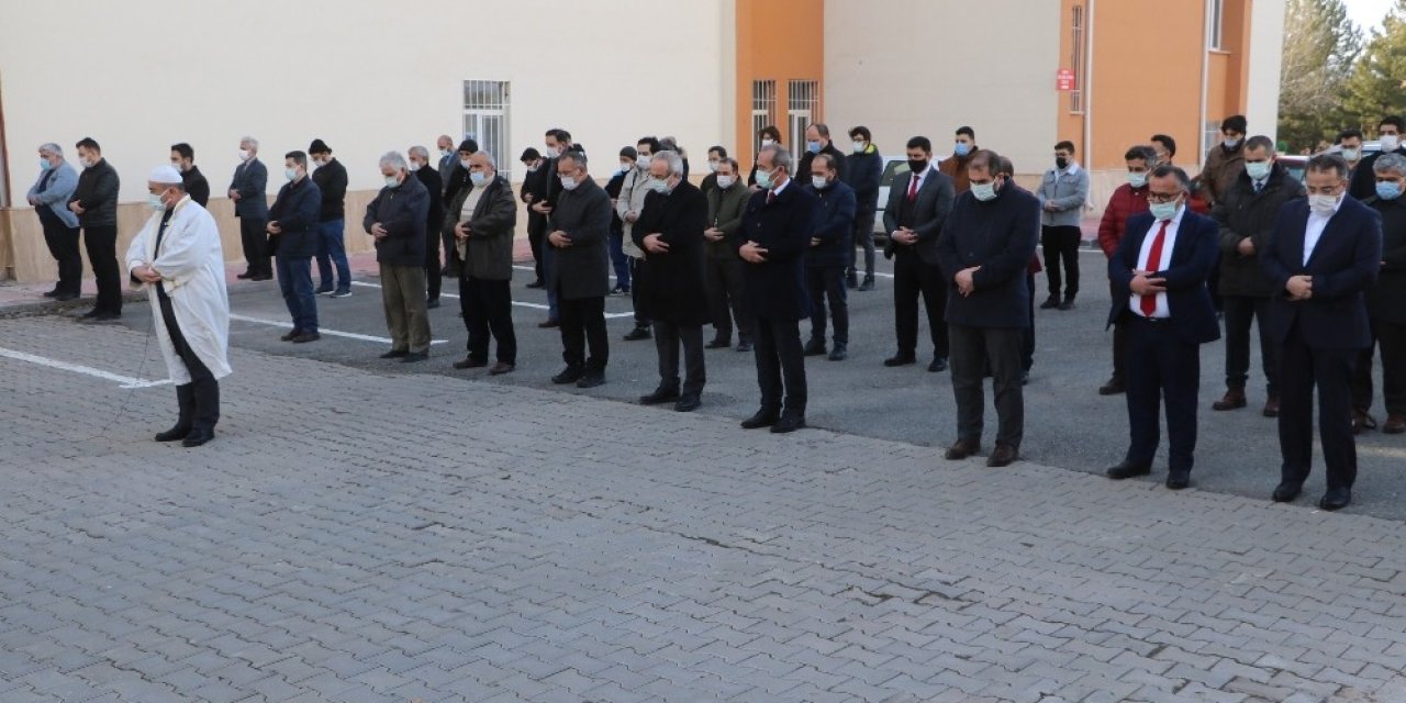 Gara Bölgesinde Şehit Edilen Polis Ve Askerlerimiz İçin Cenaze Namazı Kılındı
