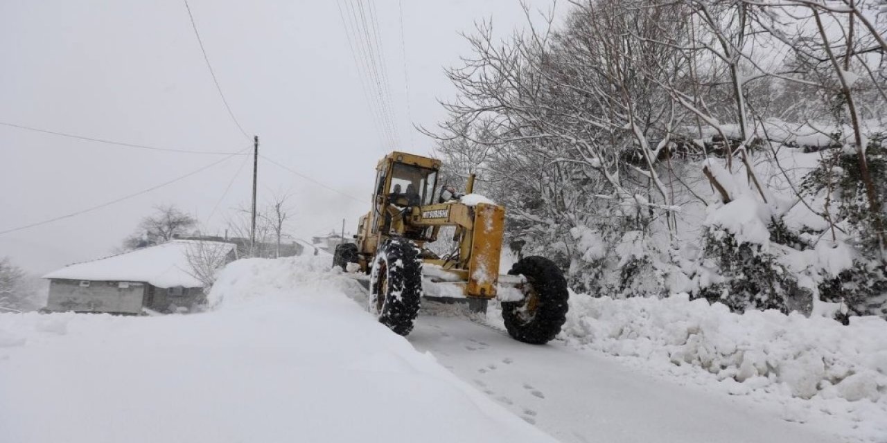 Sakarya’da 180 Kişilik Ekip Karla Mücadele Ediyor
