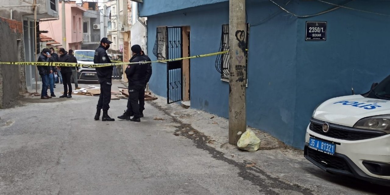 Evinde Boğazı Kesilmiş Halde Bulunan Kadın Hayatını Kaybetti