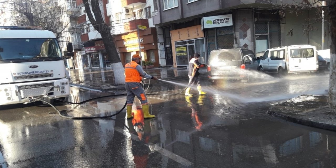 Malatya’da Cadde Ve Kaldırımları Yıkanıyor