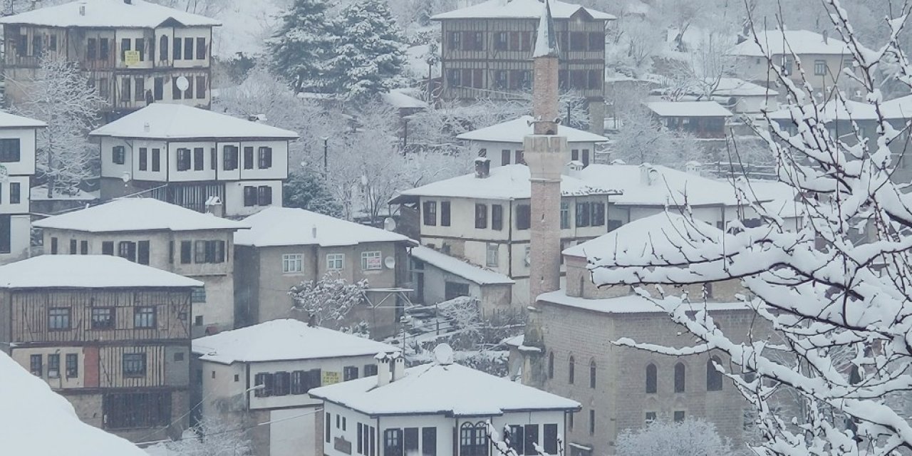 Safranbolu Konakları Karla Ayrı Bir Güzelliğe Büründü