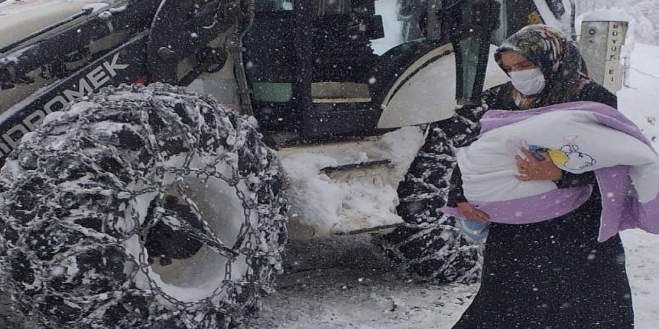 Küçük Çocuğu Almaya Giden Ambulans Yolda Kaldı, Belediye Ekipleri Yetişti