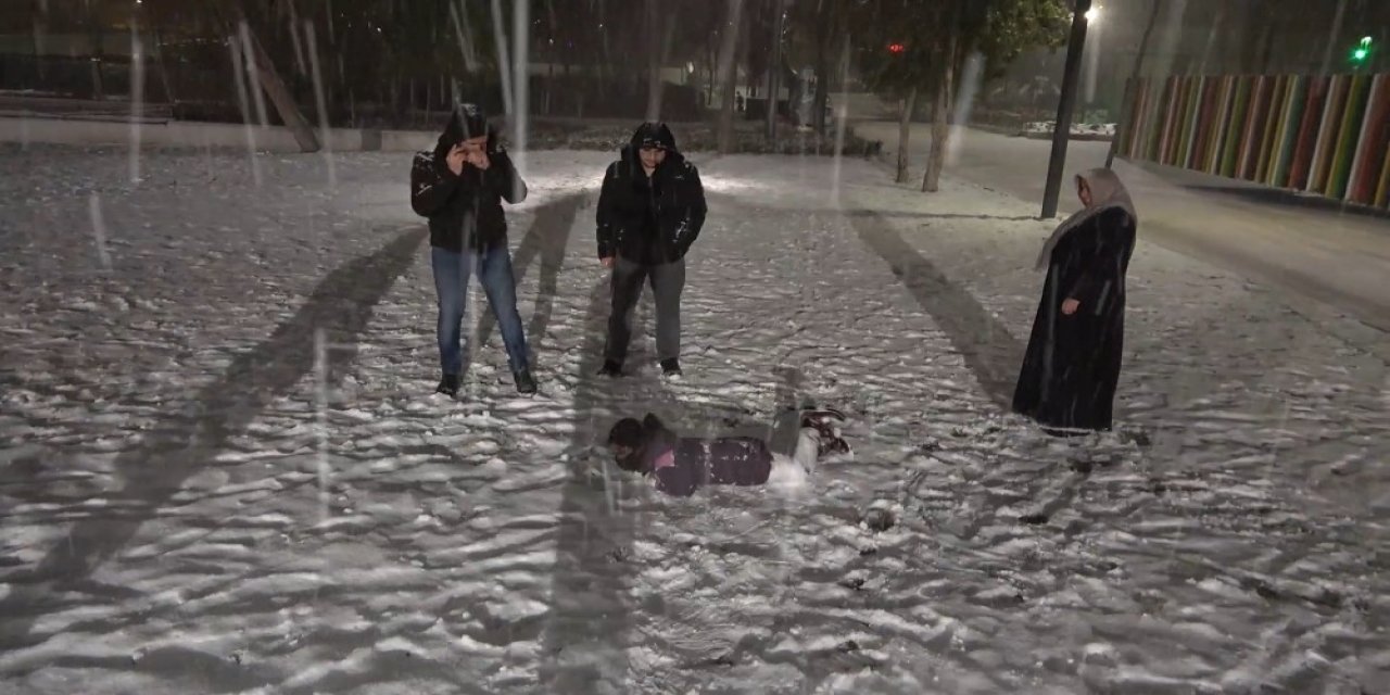 Kırıkkale’de Kar Sevinci: Doyasıya Kar Topu Oynadılar