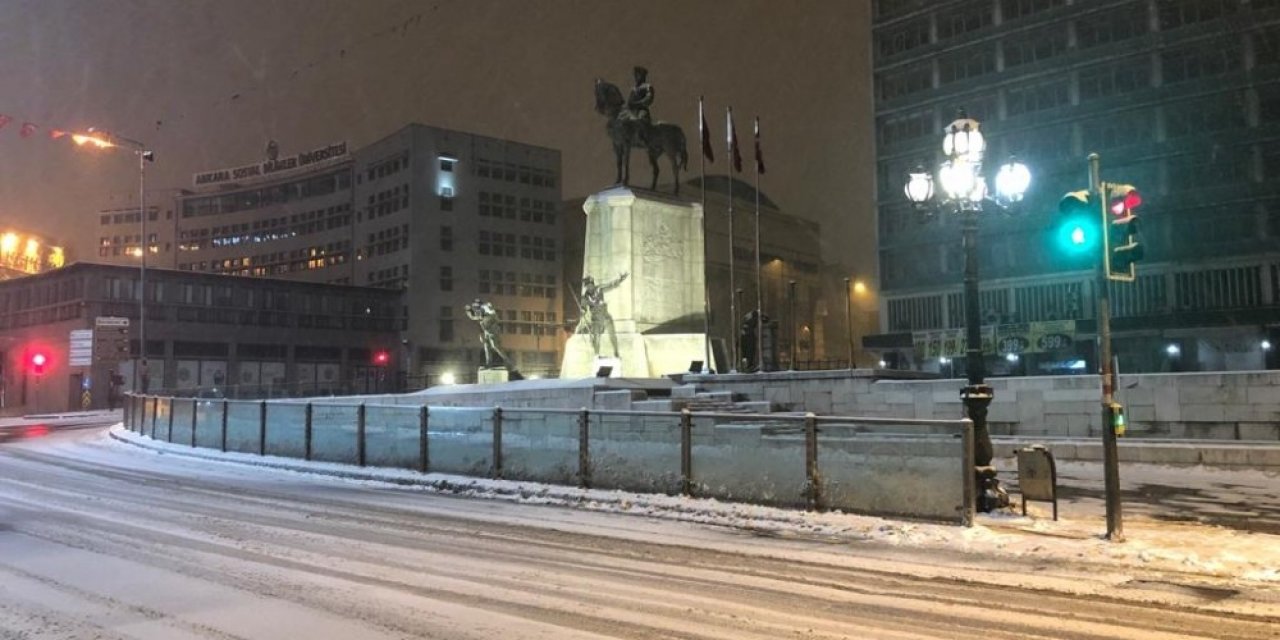 Ankara Beyaza Büründü