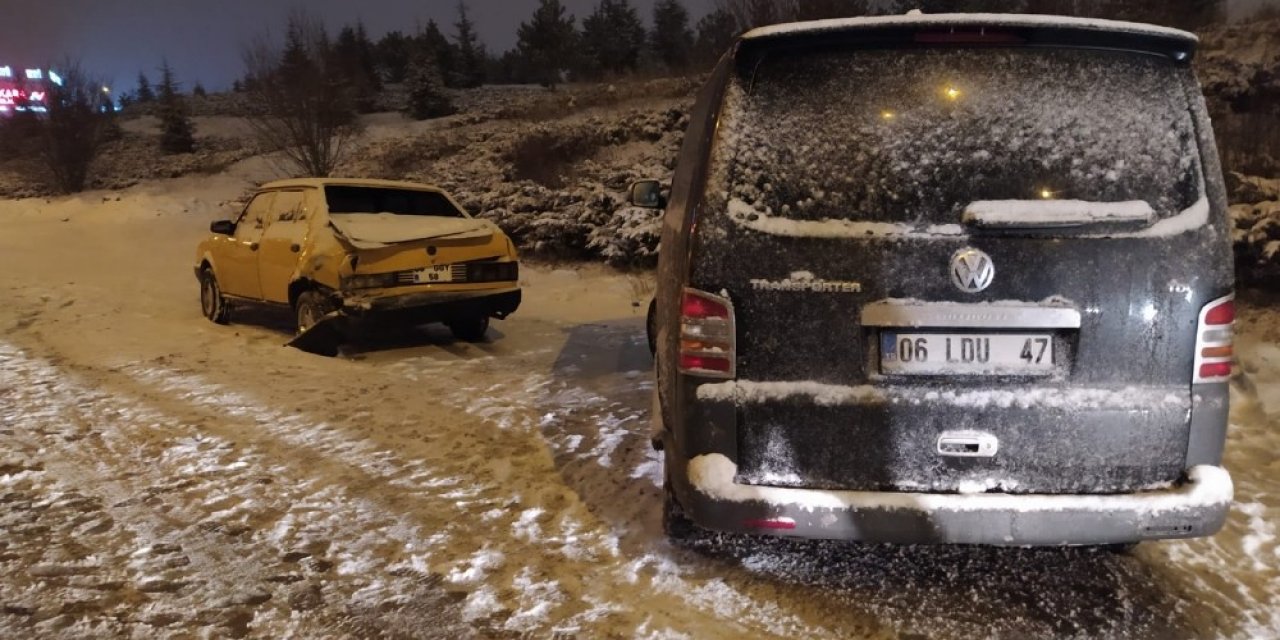 Ankara’da Kar Yağışı Kazaları Da Beraberinde Getirdi: 2 Yaralı