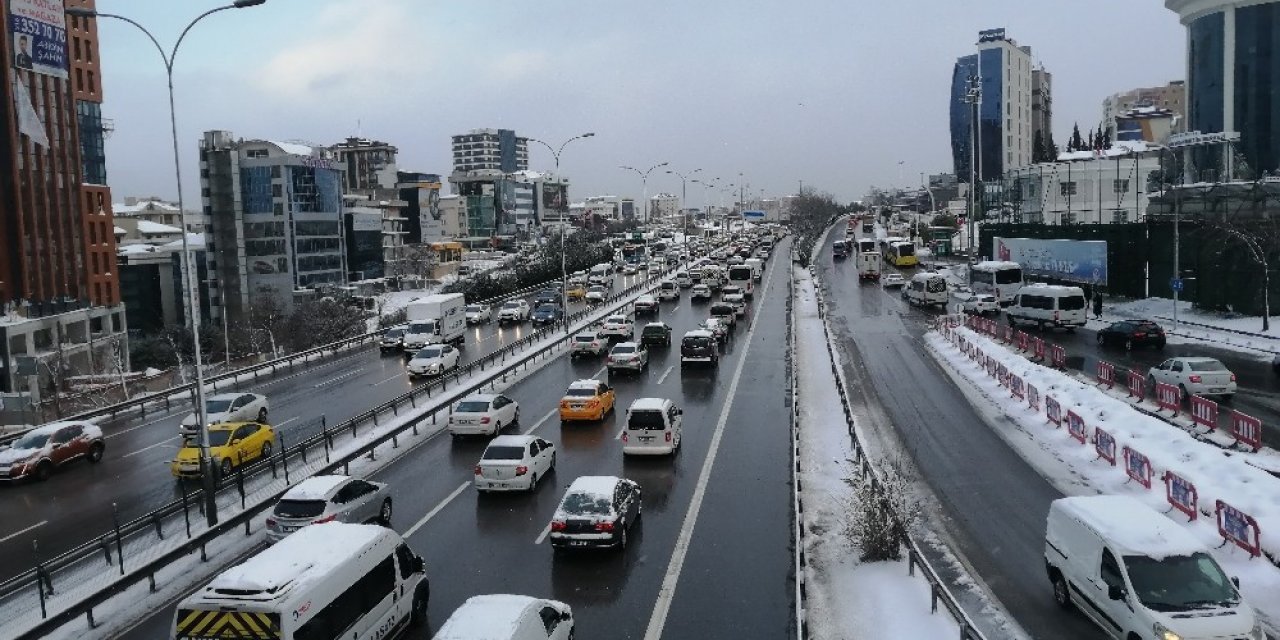 İ̇stanbul’da Sabah Saatlerinde Trafik Yoğunluğu