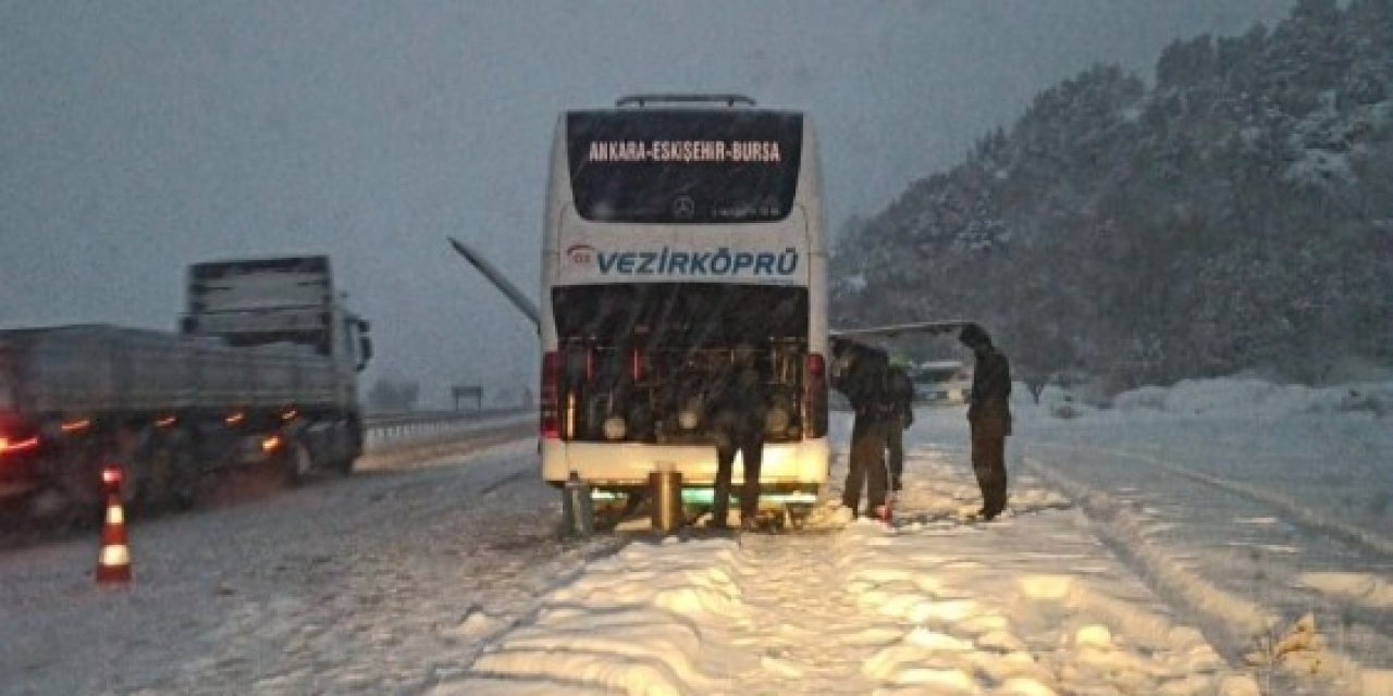 Yolda Mahsur Kalan Yolcuların Yardımına Koştular
