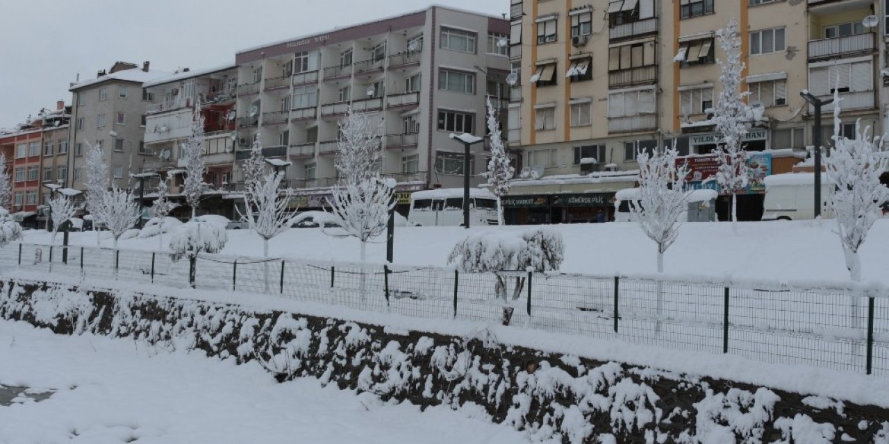 Balıkesir Merkezi Kara Uyandı