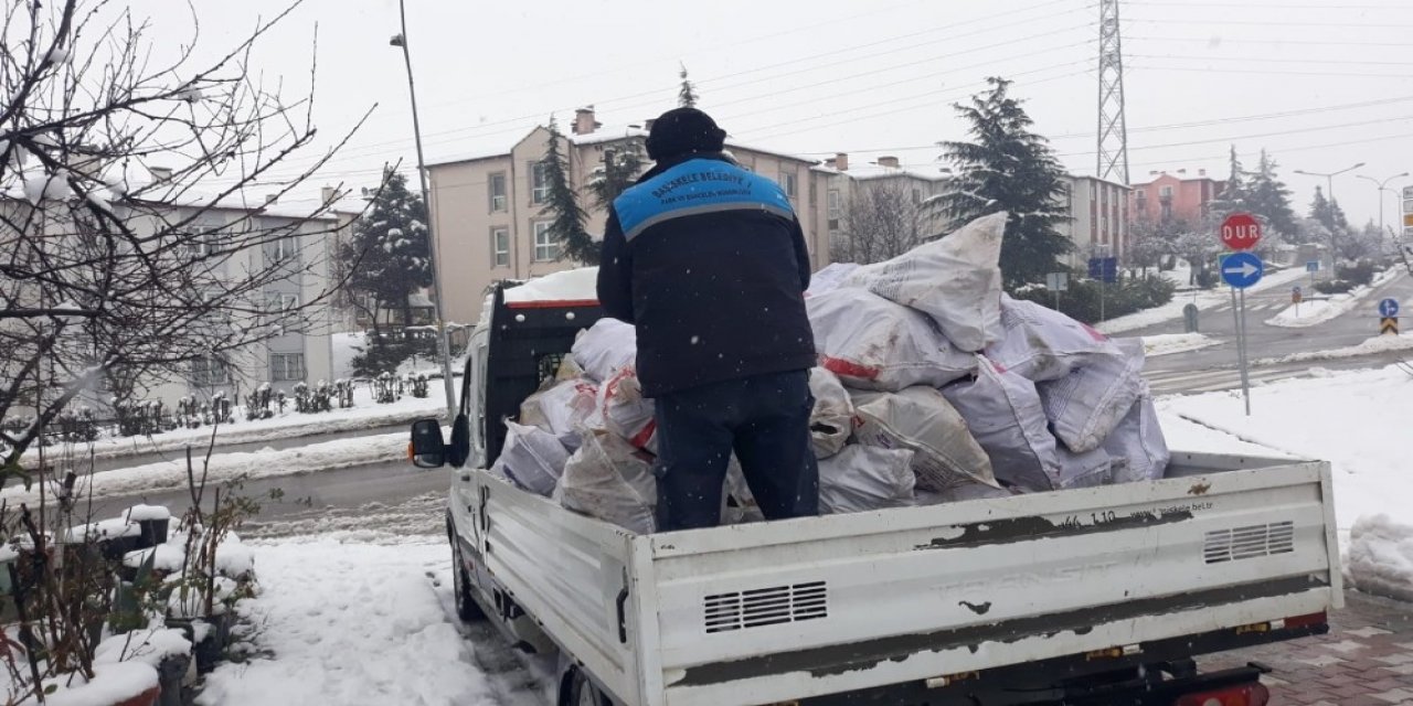 Başiskele’de Yakacak Odun Yardımı Yapılıyor