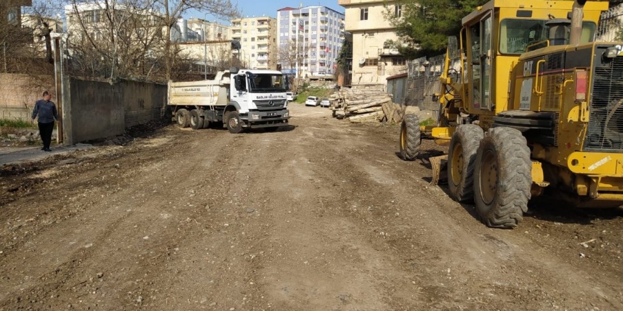Bağlar Belediyesi, İlçe Merkezini Yeni Yollarla Güzelleştiriyor