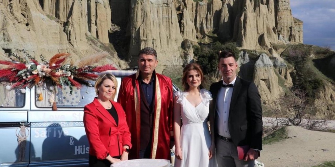 Nikahlarını Kula Peribacaları’nda Kıydılar