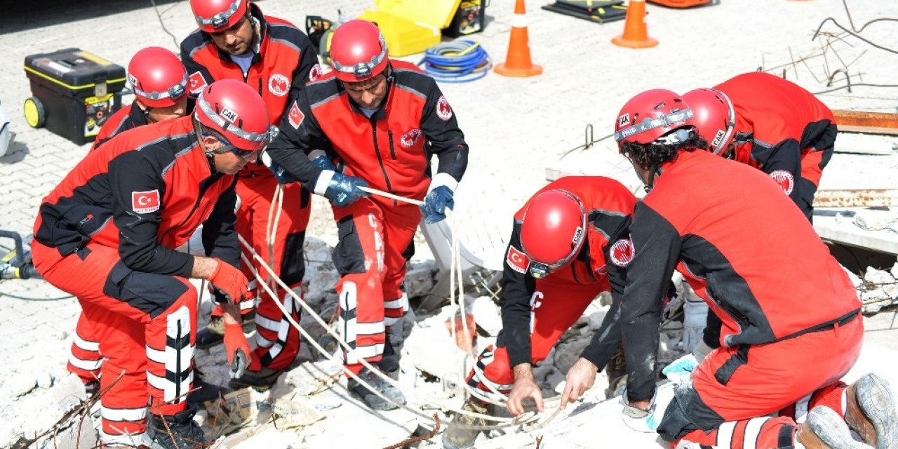 Çiğli’de Mahalle Arama Ve Kurtarma Ekipleri Kuruluyor