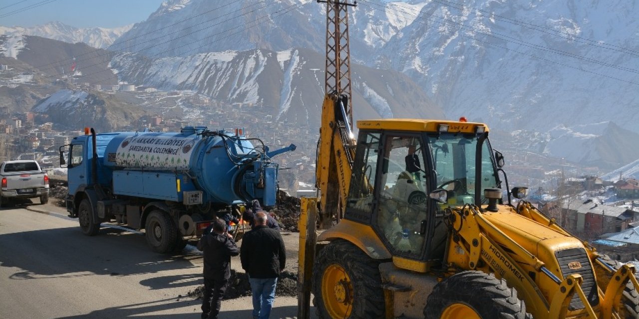 Hakkari’de Kanalizasyon Arızasıyla Mücadele