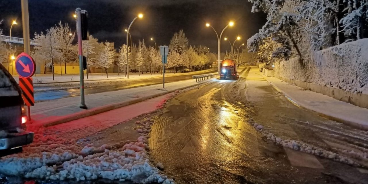 Kocaeli’de Yol Açma Ve Tuzlama Çalışmaları Sürüyor
