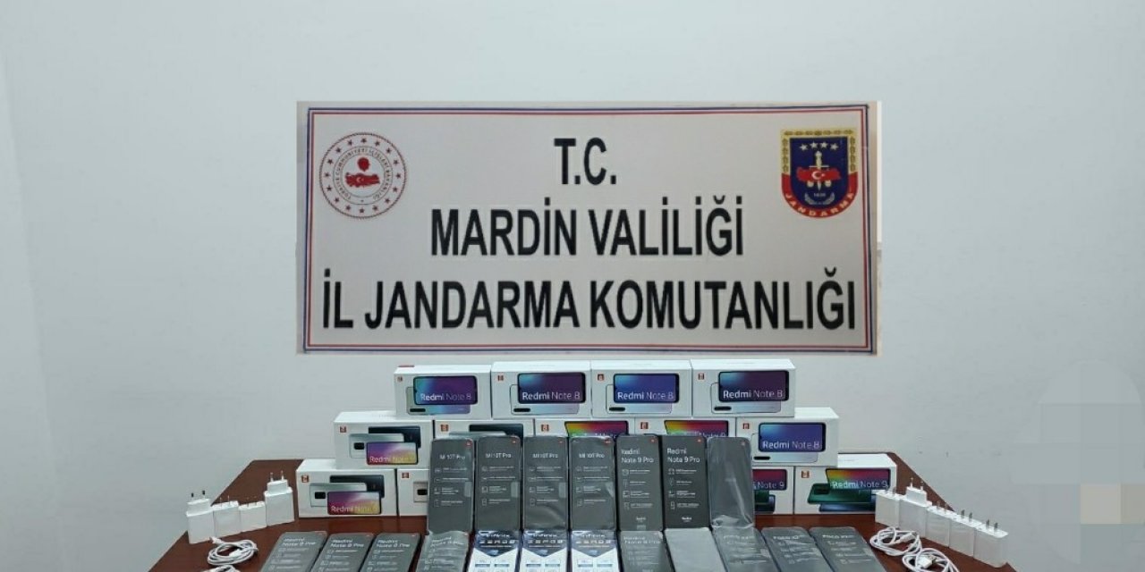 Mardin’de Yolcu Otobüsünde 46 Adet Gümrük Kaçağı Telefon Ele Geçirildi