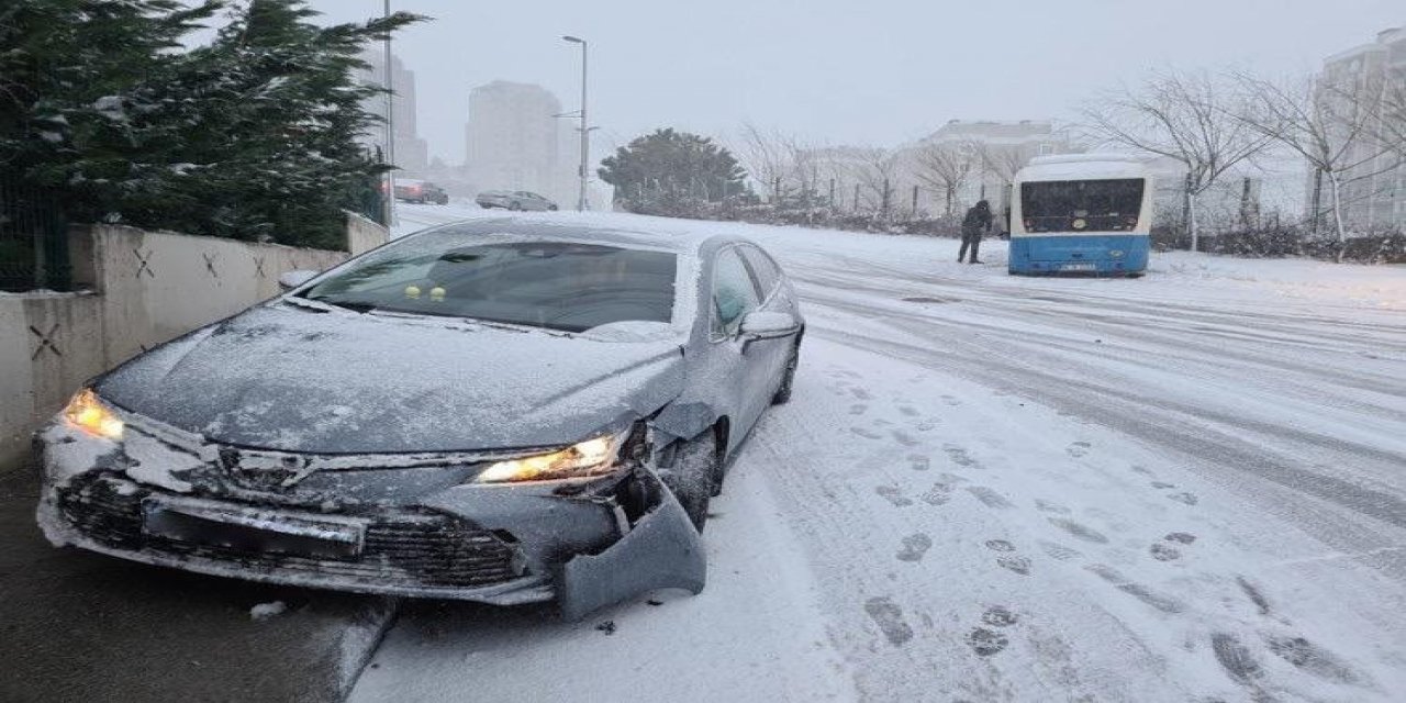 İ̇stanbul’da Minibüstekilerin Dehşeti Yaşadığı Feci Kaza Kamerada