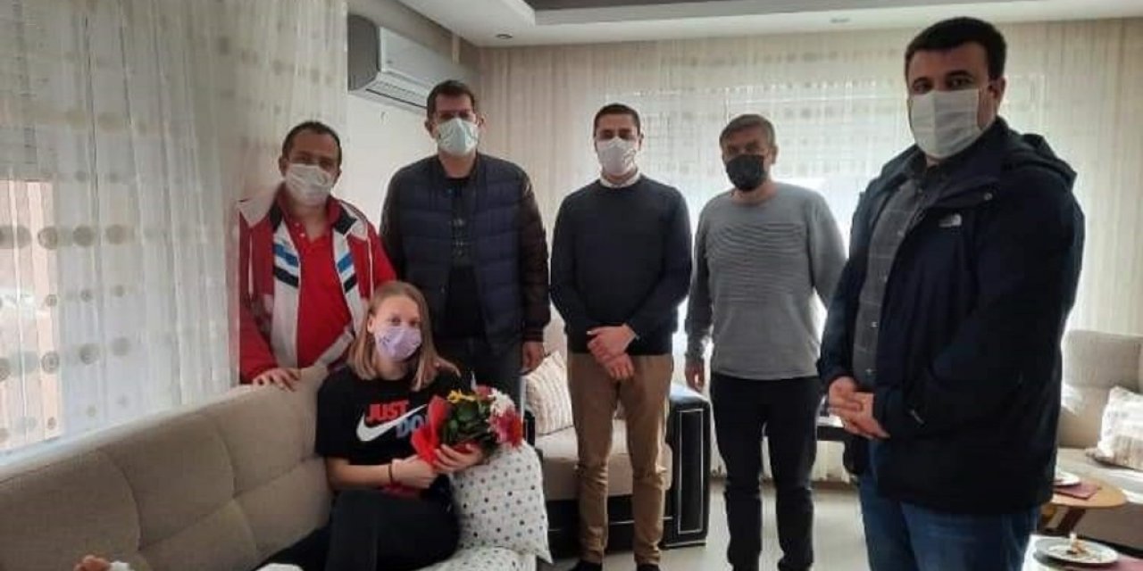 Ayvalıkgücü Kadın Voleybol Takımında “ezgi” Şoku