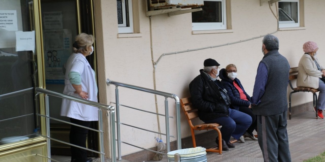 65 Yaş Ve Üzeri Vatandaşların Aşı Hassasiyeti